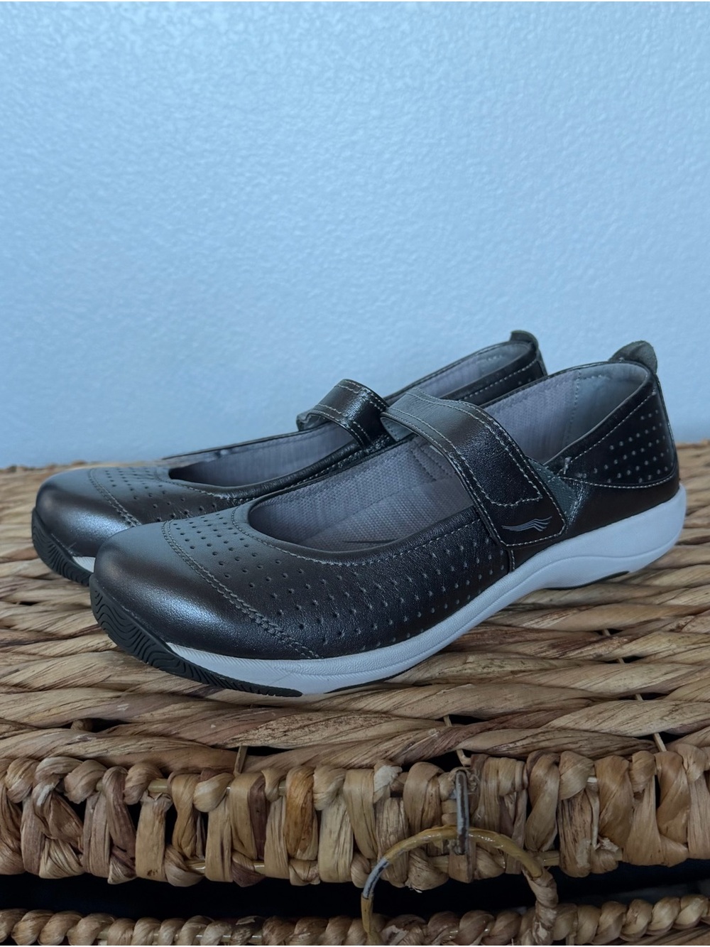 Dansko Metallic Gray Mary Jane Walking Shoes Size 38 NWOB